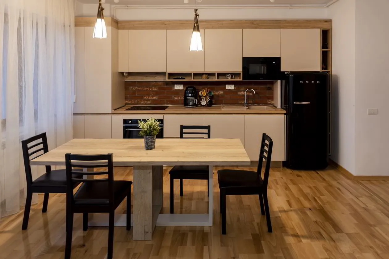 Mobila Bucatarie pe un perete, unita cu Living-Room si Hol, 63m², x H 244cm — Pe un perete — foto 1 din 2