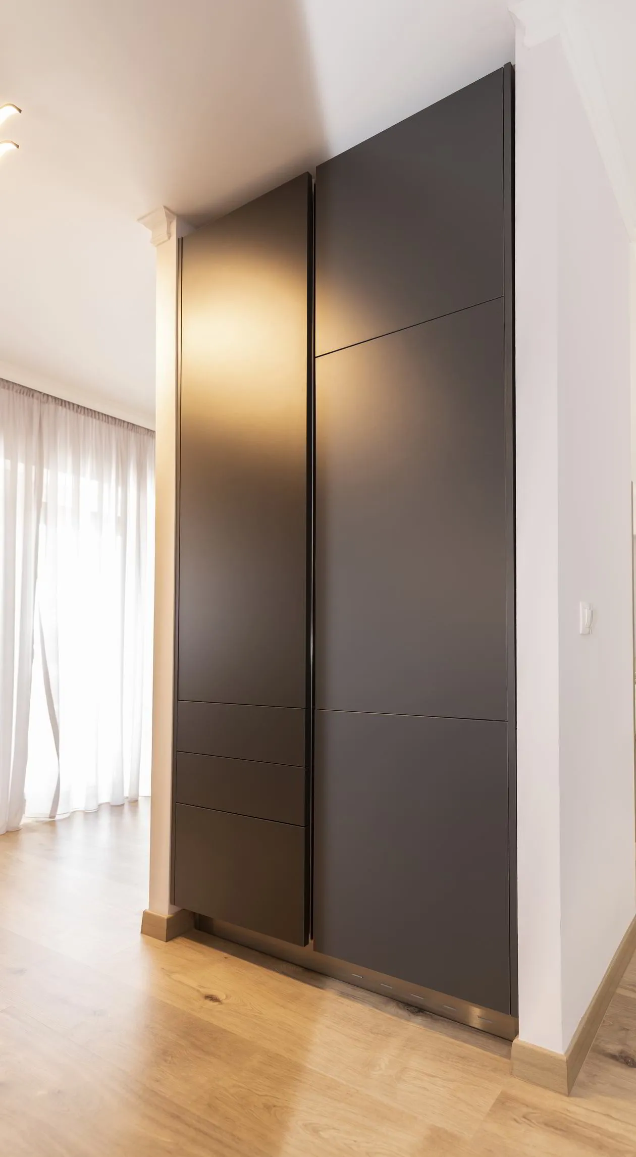Mobila Bucatarie pe un perete, unita cu Living-Room si Hol, 63m², x H 244cm — Fara spatii deshise — foto 2 din 2