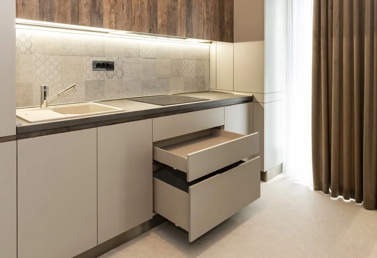 Mobila Bucatarie pe un perete, unita cu Living-Room si Hol, 63m², x H 244cm — foto 25 din 36