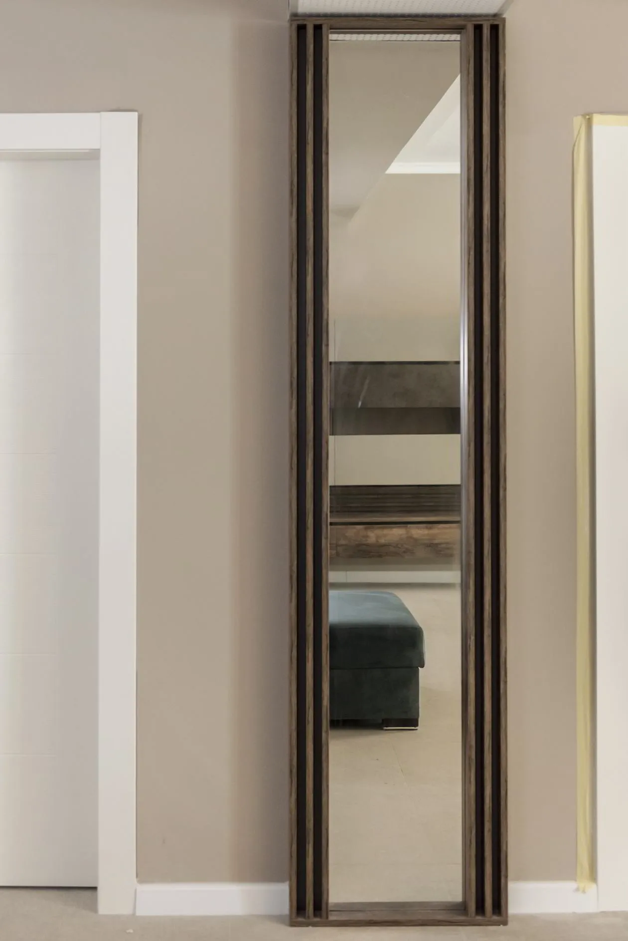 Mobila Bucatarie pe un perete, unita cu Living-Room si Hol, 63m², x H 244cm — foto 10 din 36