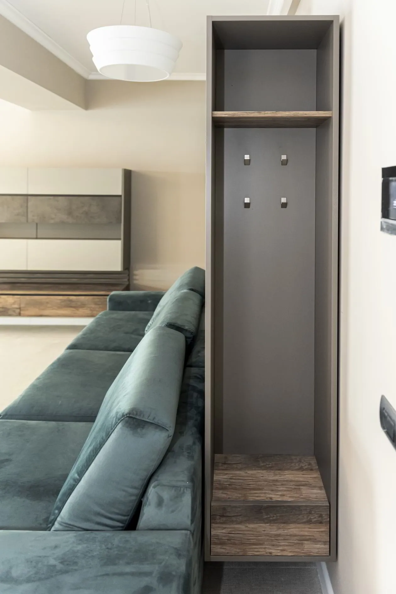 Mobila Bucatarie pe un perete, unita cu Living-Room si Hol, 63m², x H 244cm — foto 8 din 36